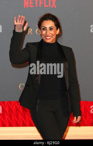 Londra, Regno Unito. Xxi Nov, 2017. Saira Khan, la Corona - Stagione 2 Premiere Mondiale, Leicester Square, Londra, Regno Unito. Xxi Nov, 2017. Foto di Richard Goldschmidt Credito: ricca di oro/Alamy Live News Foto Stock