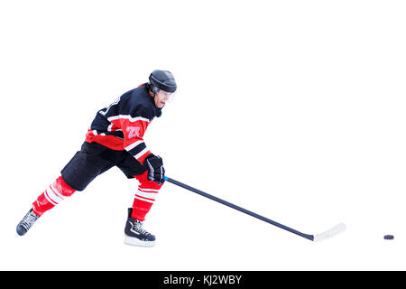 Hockey su ghiaccio skater in attacco isolati su sfondo bianco Foto Stock