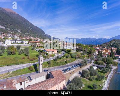 Campanile di Ossuccio, famosa attrazione sul lago di Como in Italia Foto Stock