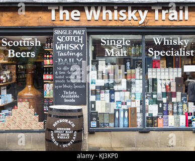 Il negozio Whisky Trail si trova sul Royal Mile di Edimburgo, Scozia, Regno Unito Foto Stock