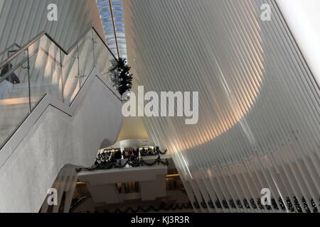 Interno dell'occhio trasit mozzo che è stato progettato dall'architetto spagnolo Santiago Calatrava. Foto Stock