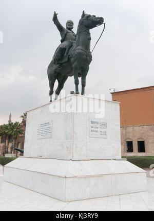 Ibrahim Pascià statua presso la Cittadella del Cairo. Ibrahim Pascià era il figlio più anziano di Muhammad Ali, wali e non riconosciute khedive di Egitto e Sudan. Foto Stock