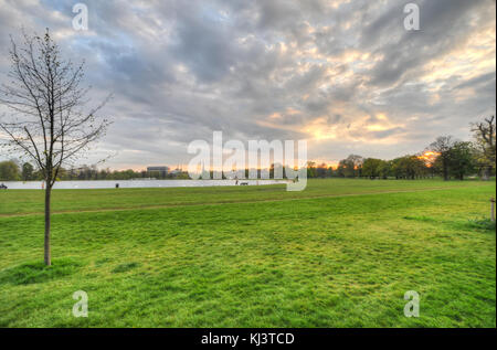 I giardini di Kensington, una volta che i giardini privati di Kensington Palace è uno dei parchi reali di Londra, giacendo immediatamente ad ovest di Hyde park. Foto Stock