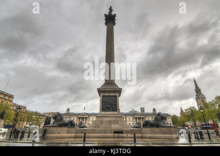 London, Regno Unito - 26 aprile 2012: Trafalgar Square con la colonna di Nelson Foto Stock