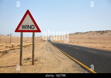 Pericolo segno del vento vicino a Luderitz, Namibia, Africa Foto Stock