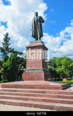 Statua di Lenin su un piedistallo a Yalta, Crimea. Foto Stock