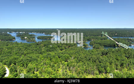 Il Thousand Islands bridge. Un ponte internazionale sistema costruito nel 1937 oltre il fiume San Lorenzo che collega il nord di new york nell'unità Foto Stock