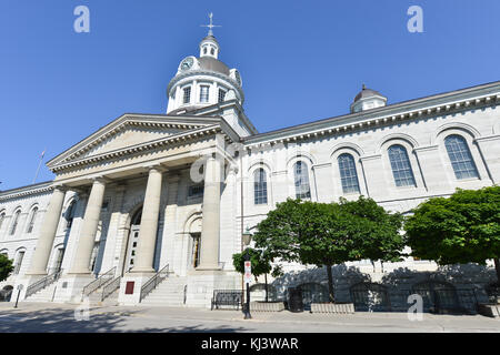 Kingston city hall a Kingston, Ontario, Canada. Il municipio è un prominente edificio costruito in stile neoclassico con una pietra miliare tholobate Foto Stock