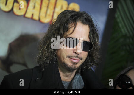 NEW YORK, NY - 15 dicembre: Chris Cornell assiste il "Walking With Dinosaurs' proiezione al cinema 1, 2 & 3 sul dicembre 15, 2013 in New York City People: Chris Cornell Foto Stock