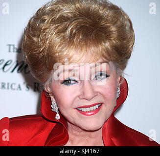 Bianco MOLLE DI ZOLFO, WV - Luglio 02: Debbie Reynolds assiste la grande apertura del Casino Club presso il Greenbrier in luglio 2, 2010 in bianco le molle dello zolfo, West Virginia. Persone: Debbie Reynolds Foto Stock