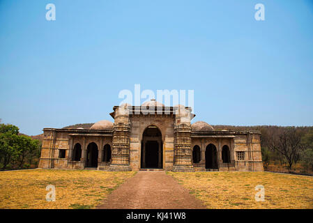 Vista esterna di Nagina Masjid (Moschea), costruito con pietra bianca pura, Champaner protetto dall'UNESCO - Parco Archeologico Pavagadh, Gujarat, India Foto Stock