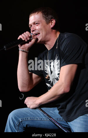 WEST PALM, FL - 08 dicembre: Brad Arnold e Matt Roberts di 3 porte eseguire presso il Sound Advice Ampetheater Dicembre 8, 2005 in West Palm , Florida , persone: Brad Arnold Foto Stock