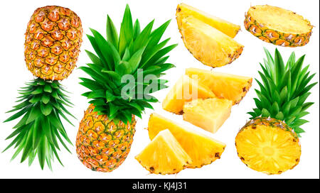 Raccolta di ananas interi e fette di ananas isolati su sfondo bianco Foto Stock