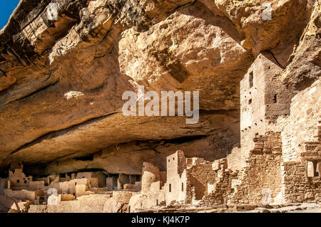 Cliff palace, cliff abitazione habitat rovine del anasazis indiani nel parco nazionale di Mesa Verde Foto Stock