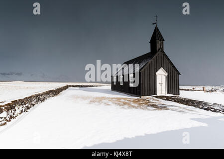 Búðir chiesa nera ad ovest dell'Islanda Foto Stock