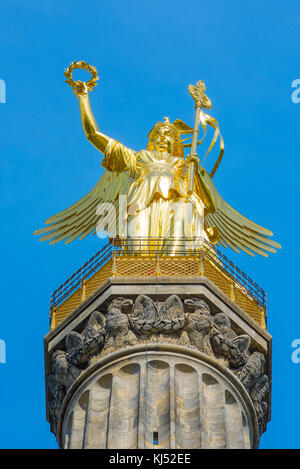 Siegessaule Berlino, vista della figura della Vittoria in cima alla colonna Siegessaule nel Tiergarten, Berlino, Germania. Foto Stock