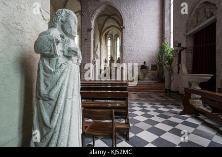 Statua di San Giacomo nella chiesa di Sant'Andrea Apostolo di Venzone, Friuli, Italia Foto Stock