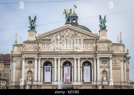 Il Solomiya Krushelnytska Lviv Stato Accademico Teatro di Opera e Balletto sulla città vecchia di Lviv, la città più grande dell'Ucraina occidentale Foto Stock