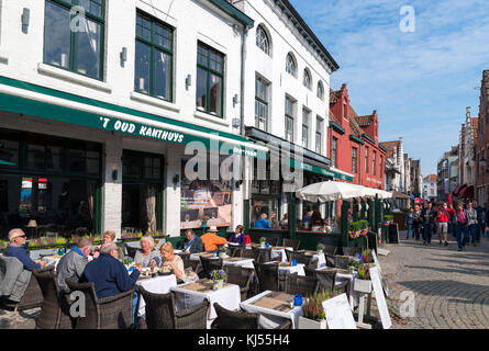 Ristorante su Wijngaardstraat nel centro della città di Bruges (Brugge), Belgio. Foto Stock