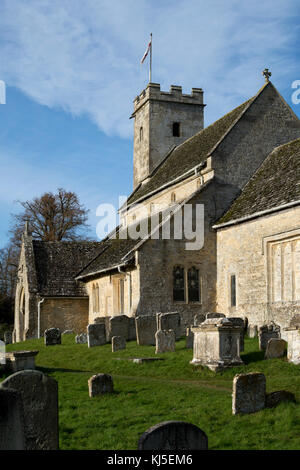 La Chiesa di Santa Maria, Swinbrook, Oxfordshire, England, Regno Unito Foto Stock