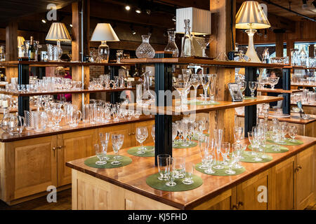 Il Simon Pearce glassblowing showroom e negozio, Quechee, Vermont, USA Foto Stock