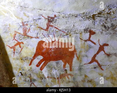 Verniciatura Replica dalla Grotta di Altamira (Cueva de Altamir) che si trova nei pressi della storica città Santillana del Mar in Cantabria, Spagna, è rinomata per le sue numerose grotte parietali dipinti con disegni a carboncino e pitture policrome contemporaneo di flora e fauna locale e mani umane, creato tra 18.500 e 14.000 anni fa durante il Paleolitico Superiore dal paleo coloni umani. I primi dipinti nella grotta sono stati eseguiti circa 35,600 anni fa. Foto Stock