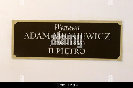 La placca al di fuori della casa di Varsavia di Adam Mickiewicz (1798 - 1855) , poeta polacco, drammaturgo, saggista, pubblicista, traduttore, docente di letteratura slava e attivista politico. Egli è considerato il poeta nazionale della Polonia Foto Stock