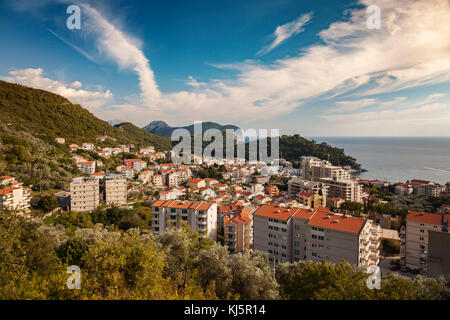 Petrovac città costiera, Montenegro. Foto Stock