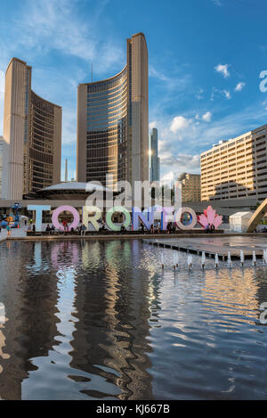 Il municipio di Toronto e Toronto accedono al centro al tramonto Foto Stock
