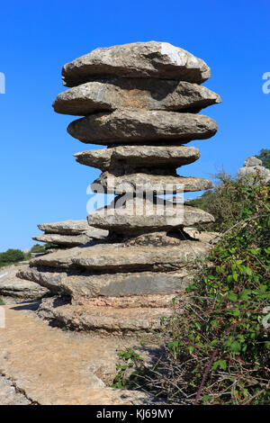 La vite (El Perrnillo) roccia carsica formazione, simbolo di El Torcal de Antequera riserva naturale, situato a sud della città di Antequera, Spagna Foto Stock