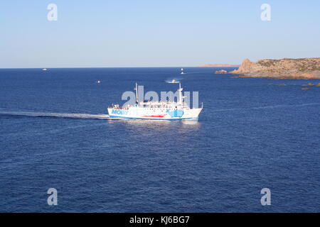 Un traghetto proveniente da un sardo bay da Bonifacio, Corsica, Francia. Foto Stock