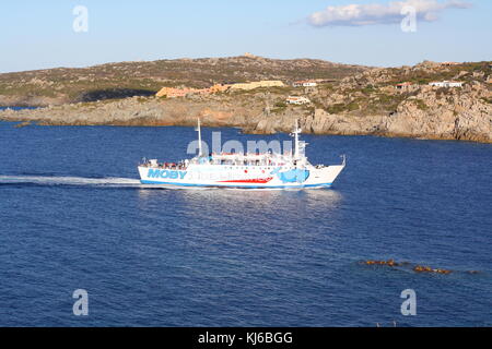 Un traghetto proveniente da un sardo bay da Bonifacio, Corsica, Francia. Foto Stock