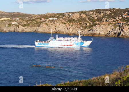 Un traghetto proveniente da un sardo bay da Bonifacio, Corsica, Francia. Foto Stock
