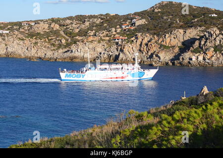 Un traghetto proveniente da un sardo bay da Bonifacio, Corsica, Francia. Foto Stock