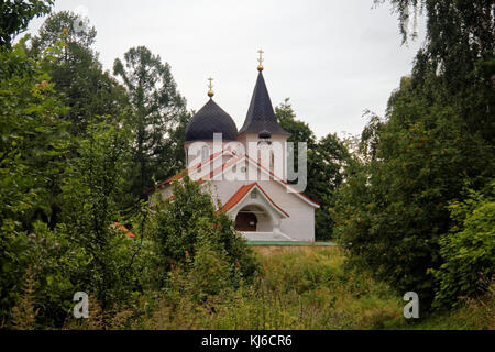 La pietra chiesa ortodossa in estate in Russia Oblast di Tula Foto Stock