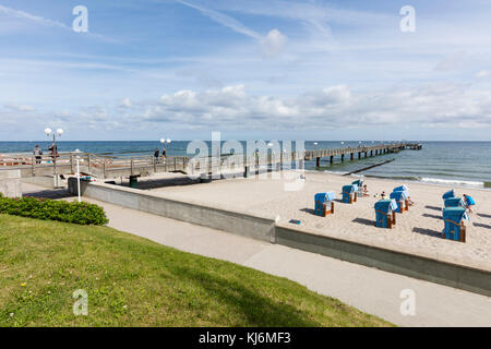 Lungomare e spiaggia del Mar Baltico Kuehlungsborn, Meclemburgo-Pomerania occidentale, Germania, Europa Foto Stock