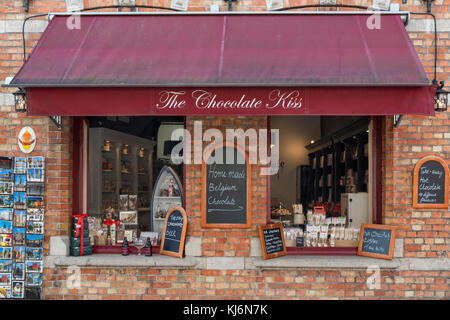 Il negozio di cioccolato vendita di cioccolatini belgi in Bruges (Brugge), Belgio. Foto Stock