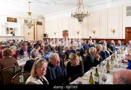 Oldie pranzo letterario 14-11-17, la Principessa Michael, Kent su un ghepardo il racconto di Donald Trelford, gridando in strada Gyles Brandreth, sul Natale Harry Foto Stock