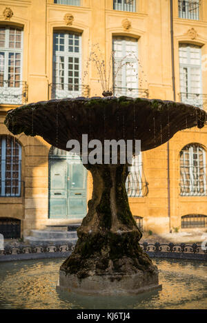 Fontana nel luogo d'Albertas, Aix en provence, Provenza, in Francia, in Europa. Foto Stock