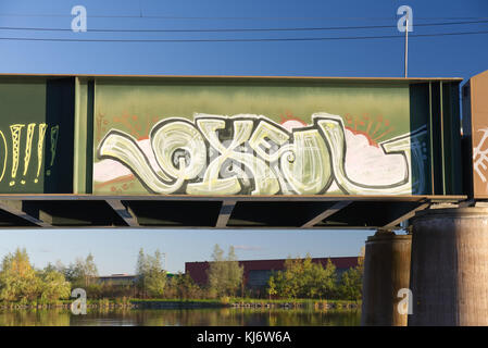 Graffiti su un ponte ferroviario in Norvegia. Foto Stock