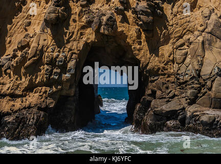 Toppa Arch, Pfeiffer Beach, Big Sur, Pacific Coast, California, Stati Uniti d'America. Foto Stock