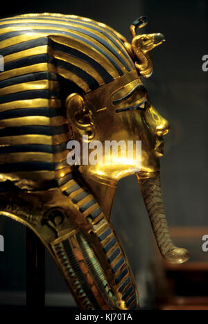 Golden Death Mask di Tutankhamen, noto anche come re Tut, situato al Museo Egizio, il Cairo, Egitto Foto Stock