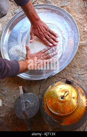 Bedouin pita rendendo Foto Stock