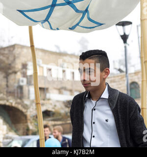 Ragazzo adolescente presso il bar mitzvà celebrazione, Safed, Distretto Settentrionale, Israele Foto Stock