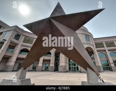 Texas star di fronte al Bob Bullock Texas State history museum nel centro di Austin, Texas. Foto Stock