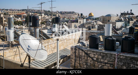 Vista della città vecchia con la Cupola della roccia in background, Gerusalemme, Israele Foto Stock