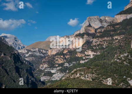 Paesaggio di montagna in ordesa national park, Pirenei, Huesca Spagna. Foto Stock