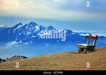 Vista sul Monte Pilatus dalla cima del Monte Rigi, Svizzera. Foto Stock
