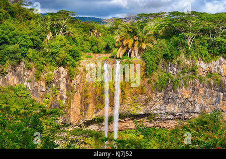 Scenic chamarel cascata. bellissimo paesaggio. Isola Maurizio Foto Stock