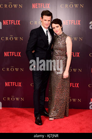 Matt Smith e Claire Foy frequentano la stagione due prima della Corona all'Odeon, Leicester Square, Londra. Foto Stock